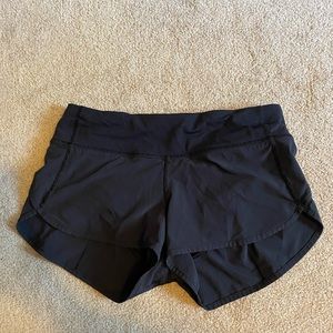 Black Lululemon Speed Up Low-Rise Short 2.5" (US 4)